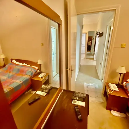 Evelyn Apartment *